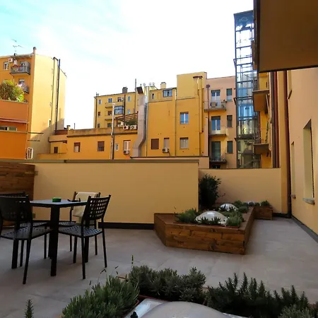 Apartment 8 Colonne